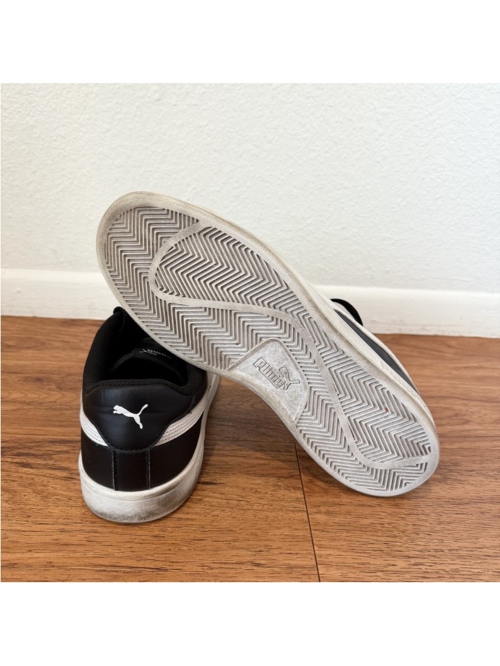 Puma Black and White Sneakers Size 10.5 - Picture 5 of 7
